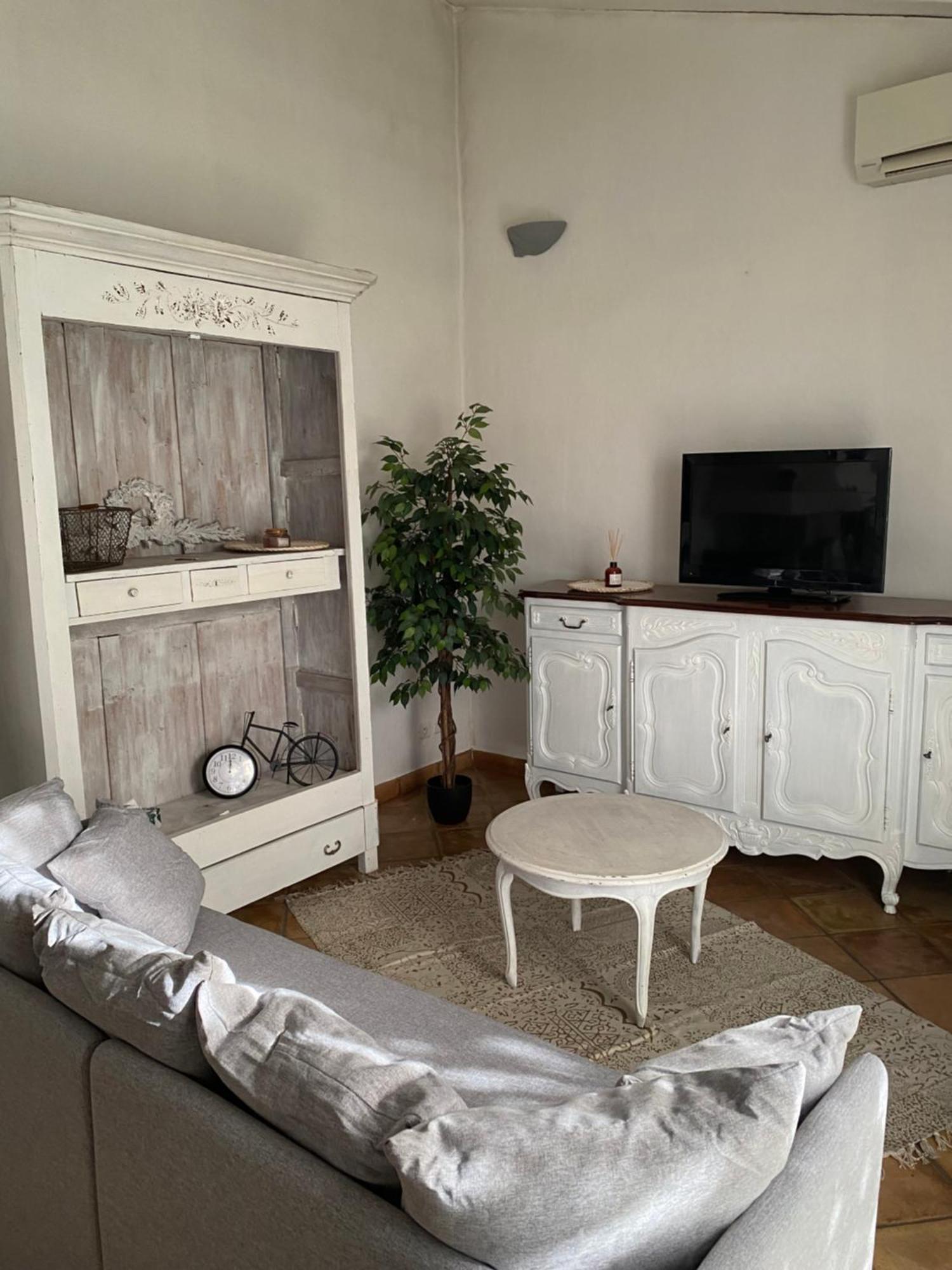 Maison Dans Village Calme Арль Екстер'єр фото