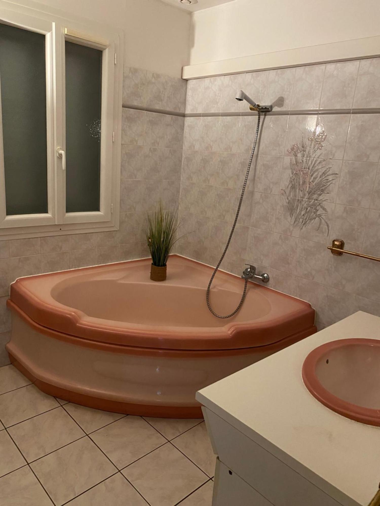 Maison Dans Village Calme Арль Екстер'єр фото
