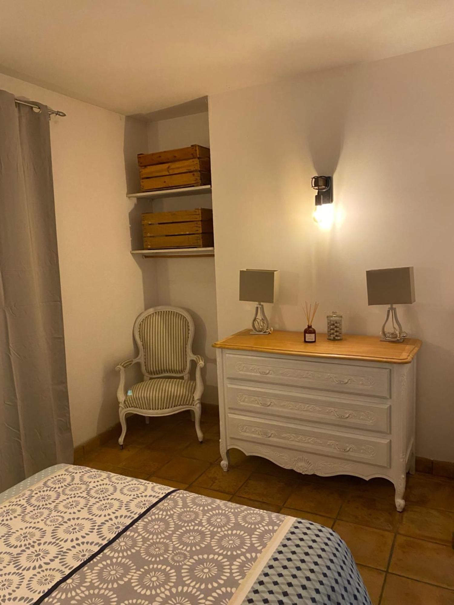 Maison Dans Village Calme Арль Екстер'єр фото