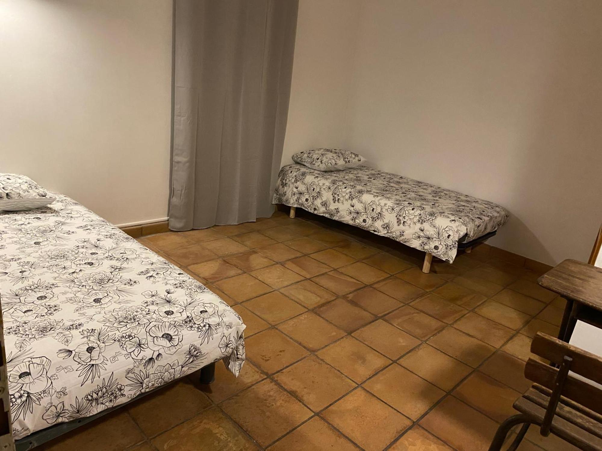 Maison Dans Village Calme Арль Екстер'єр фото