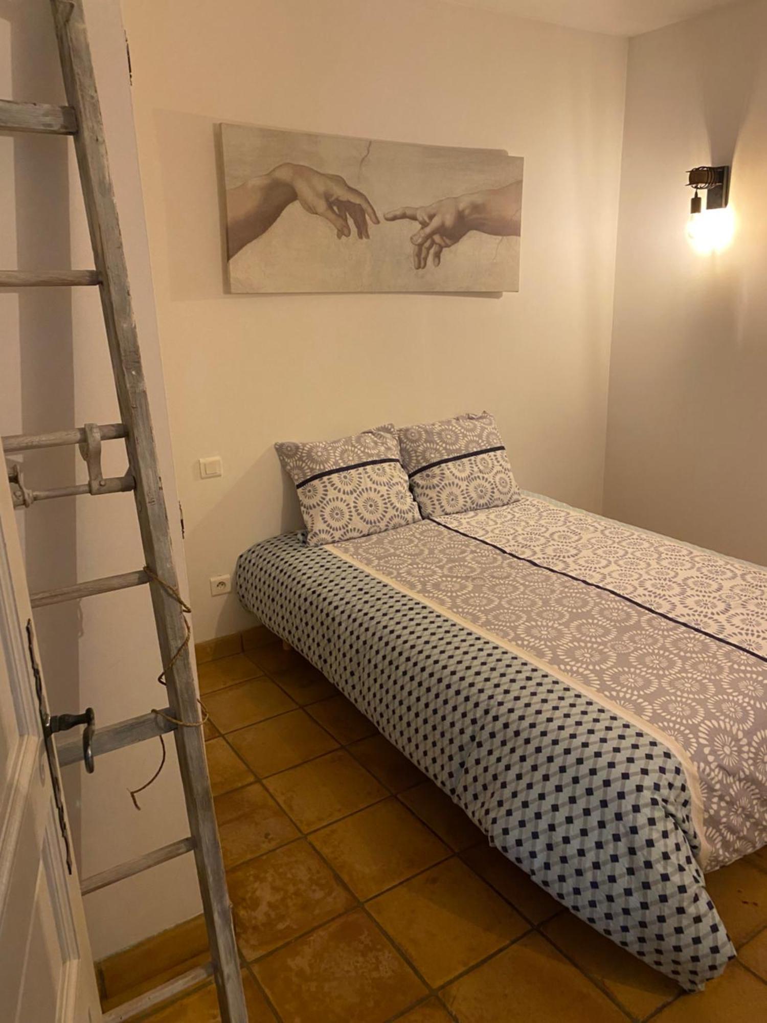 Maison Dans Village Calme Арль Екстер'єр фото