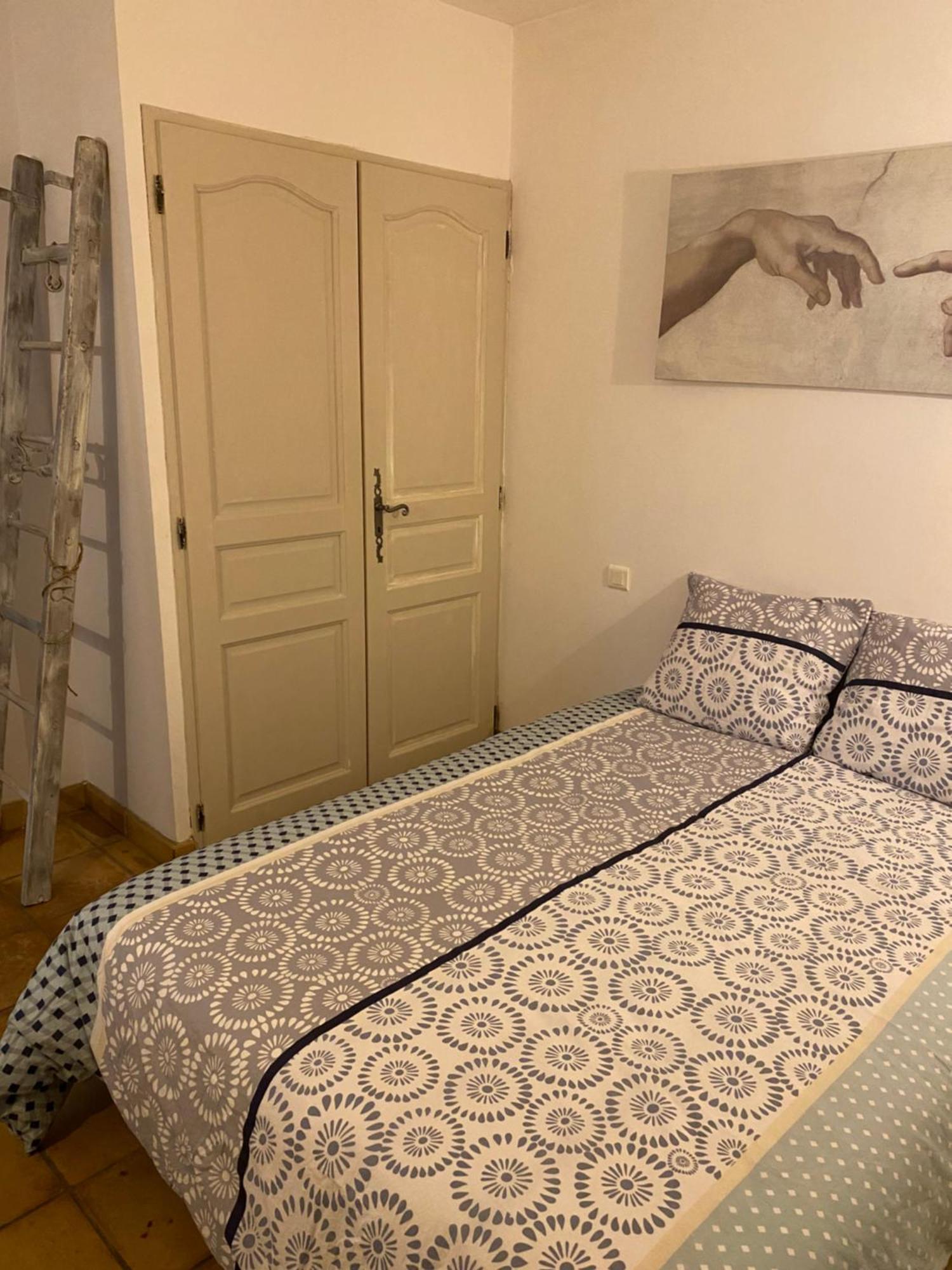 Maison Dans Village Calme Арль Екстер'єр фото