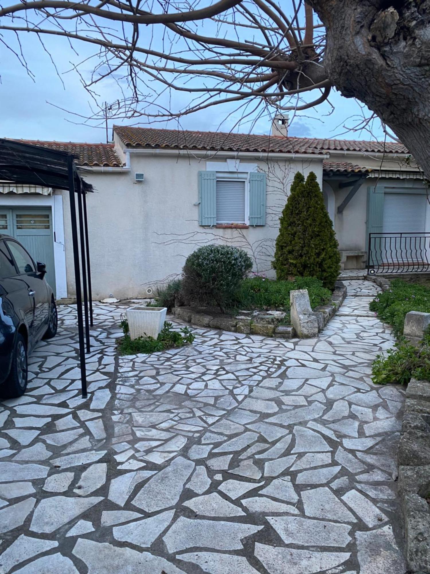 Maison Dans Village Calme Арль Екстер'єр фото